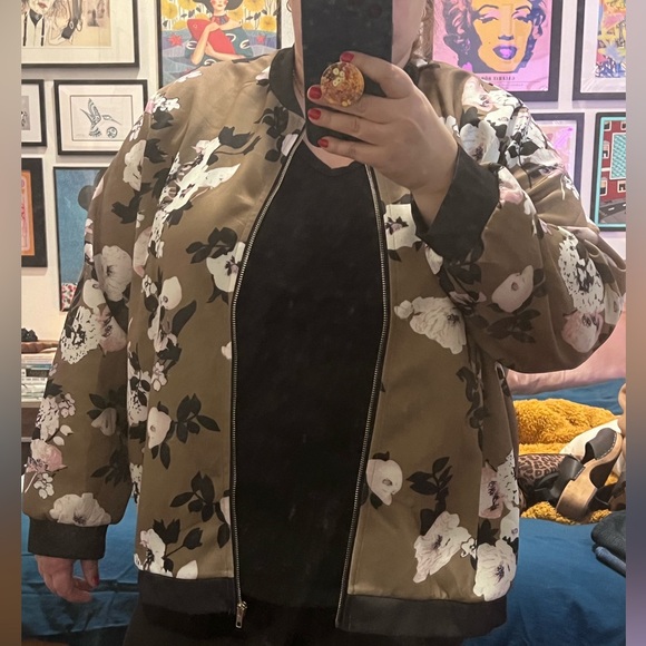 Plus Size Floral Bomber Jacket - Size 20/22 - Picture 8 of 8
